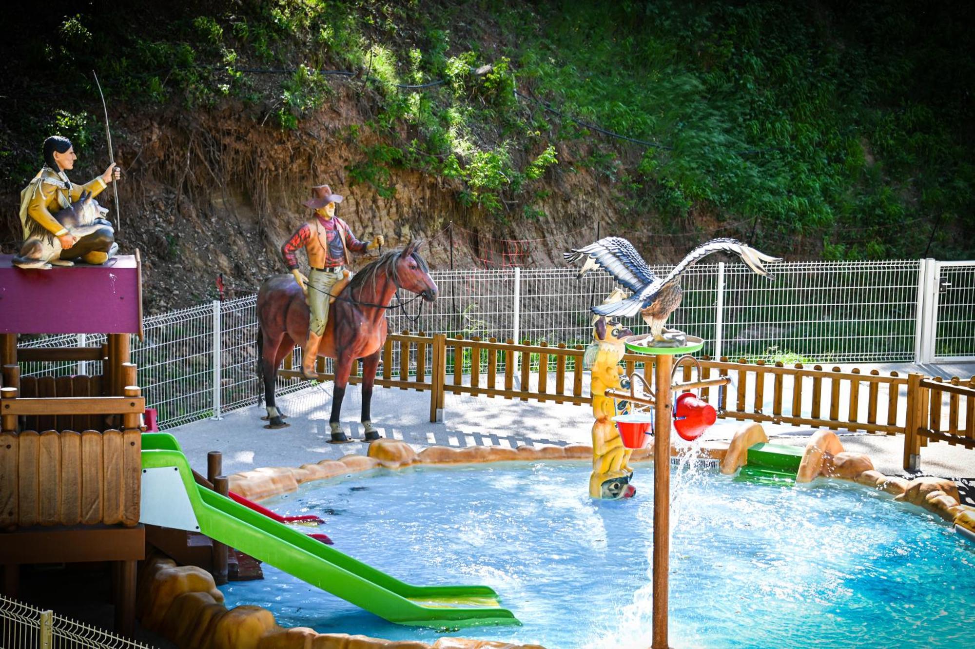 Camping Le Colorado Rustrel Zewnętrze zdjęcie